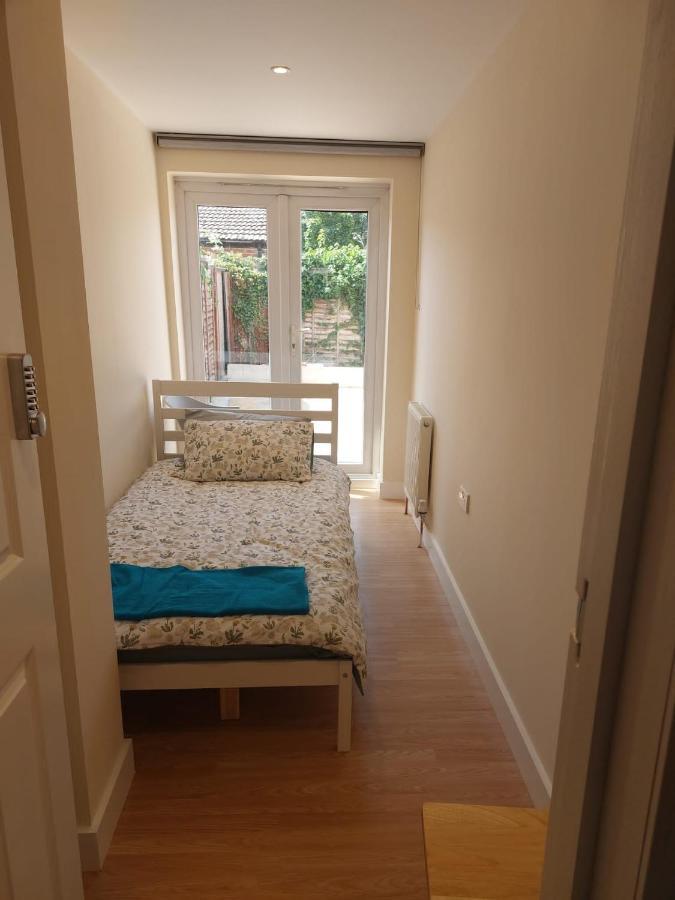 Spacious Single Room Southall Exterior foto