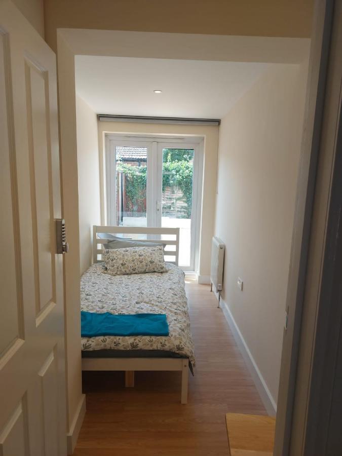 Spacious Single Room Southall Exterior foto