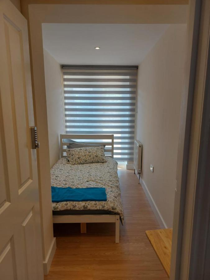Spacious Single Room Southall Exterior foto